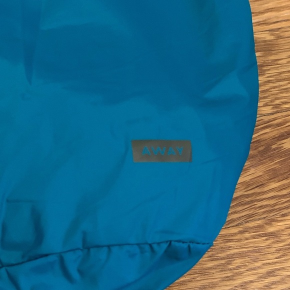 NWOT Away Teal Packable Bucket Bag/Backpack lightweight travel - Picture 4 of 9
